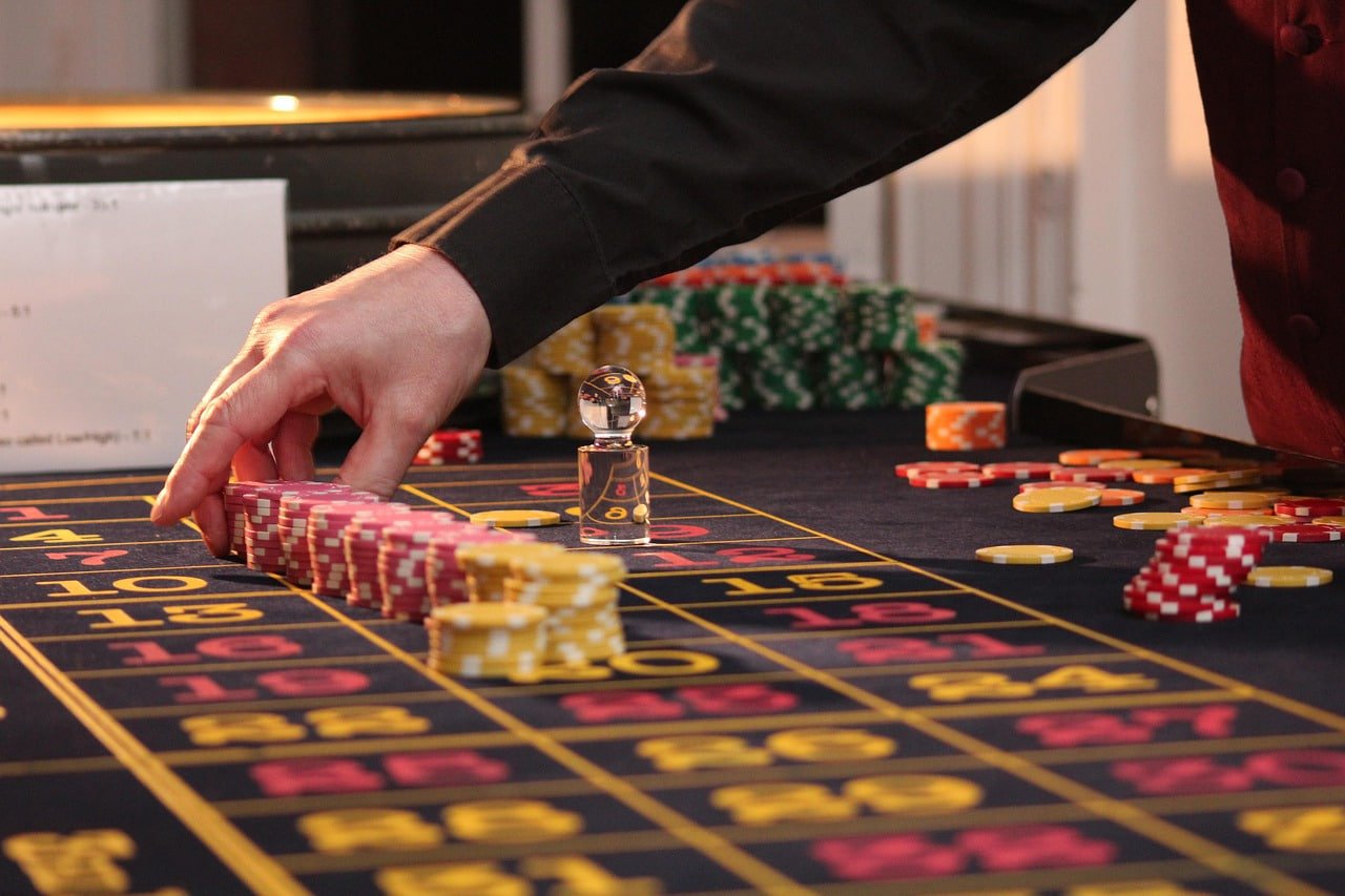 Filipino players enjoying 3jili sports betting and casino games on mobile